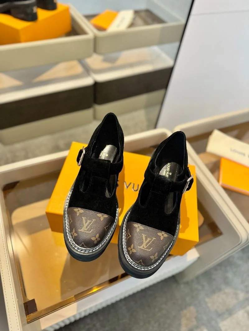 Louis Vuitton Low Shoes WaterResistant 31957