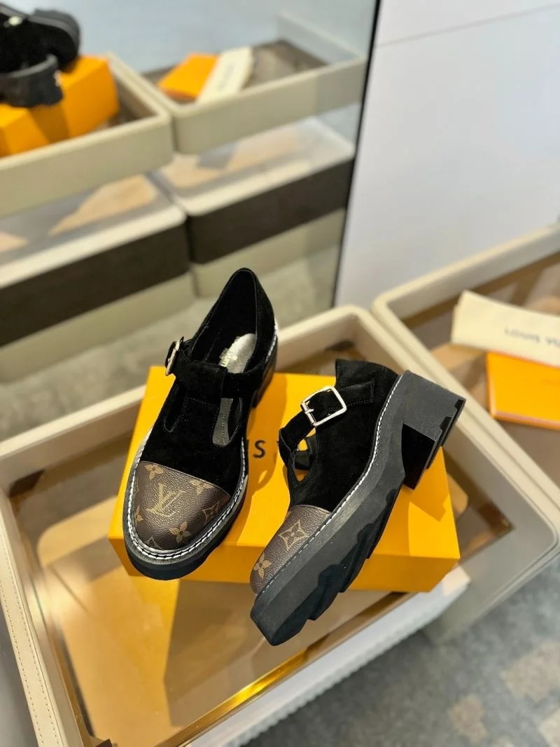 Louis Vuitton Low Shoes WaterResistant 31957