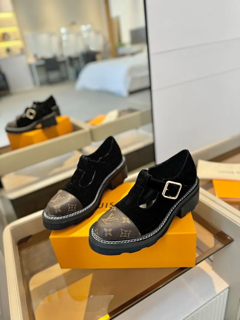 Louis Vuitton Low Shoes WaterResistant 31957
