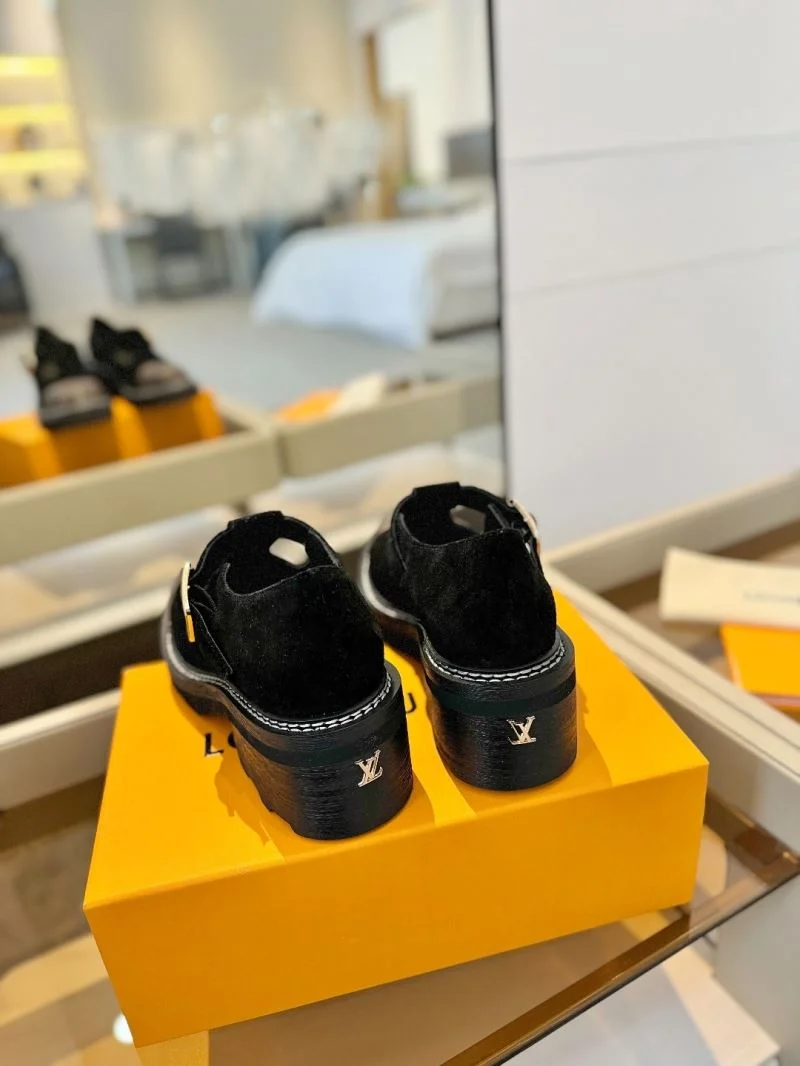 Louis Vuitton Low Shoes WaterResistant 31957
