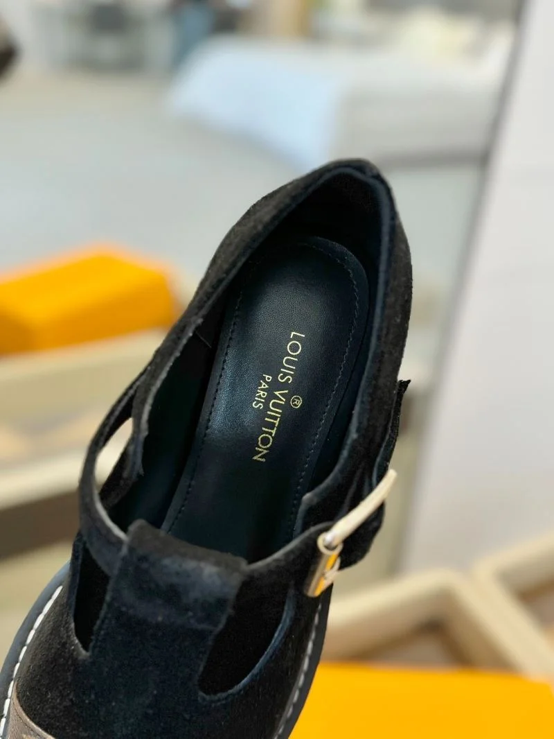 Louis Vuitton Low Shoes WaterResistant 31957
