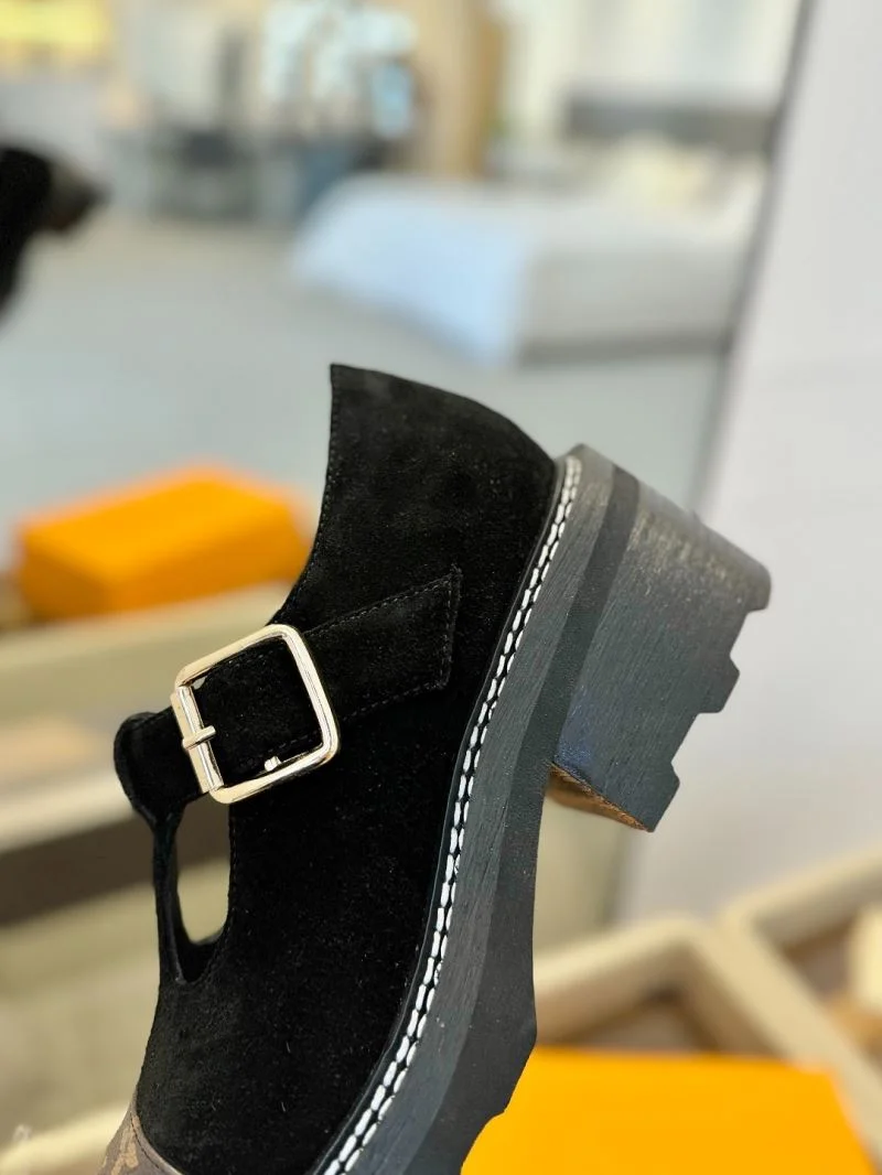 Louis Vuitton Low Shoes WaterResistant 31957