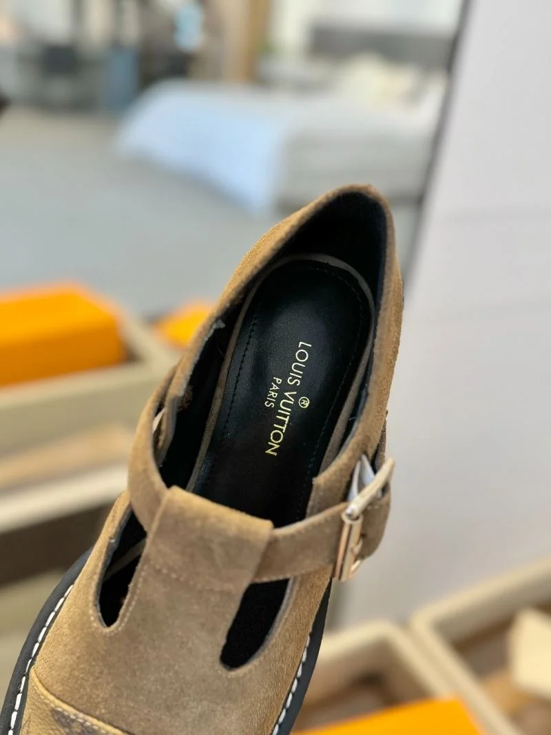 Louis Vuitton Low Shoes Premium 31939