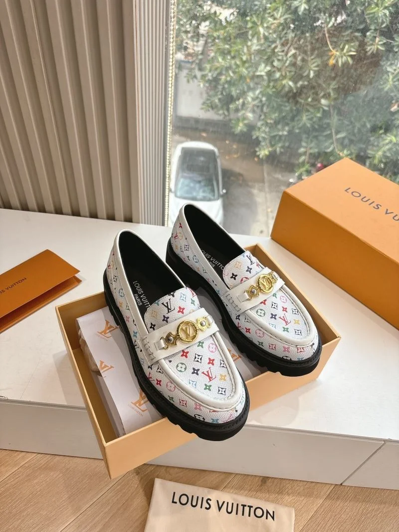 Louis Vuitton Low Shoes Practical 31947