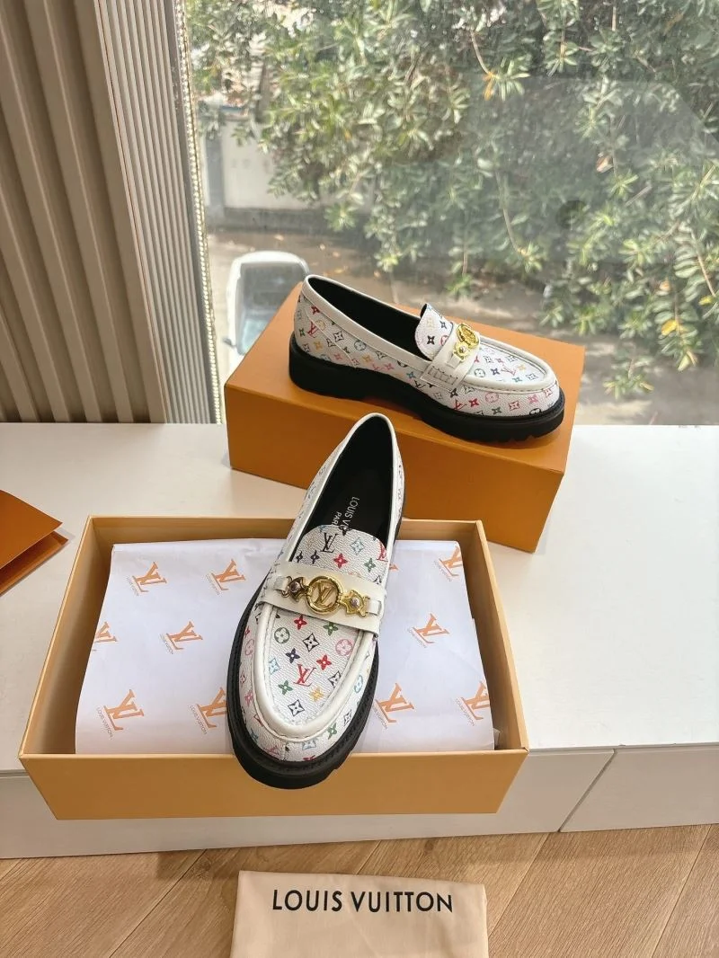Louis Vuitton Low Shoes Practical 31947