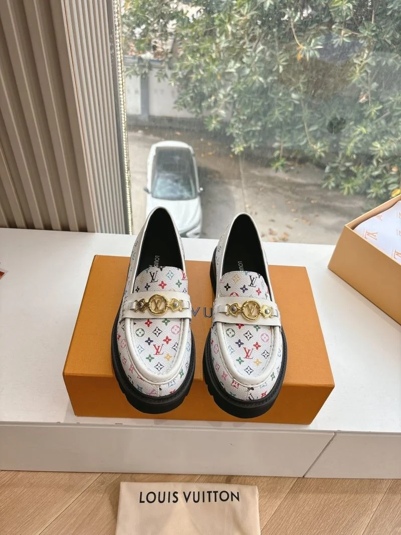 Louis Vuitton Low Shoes Practical 31947