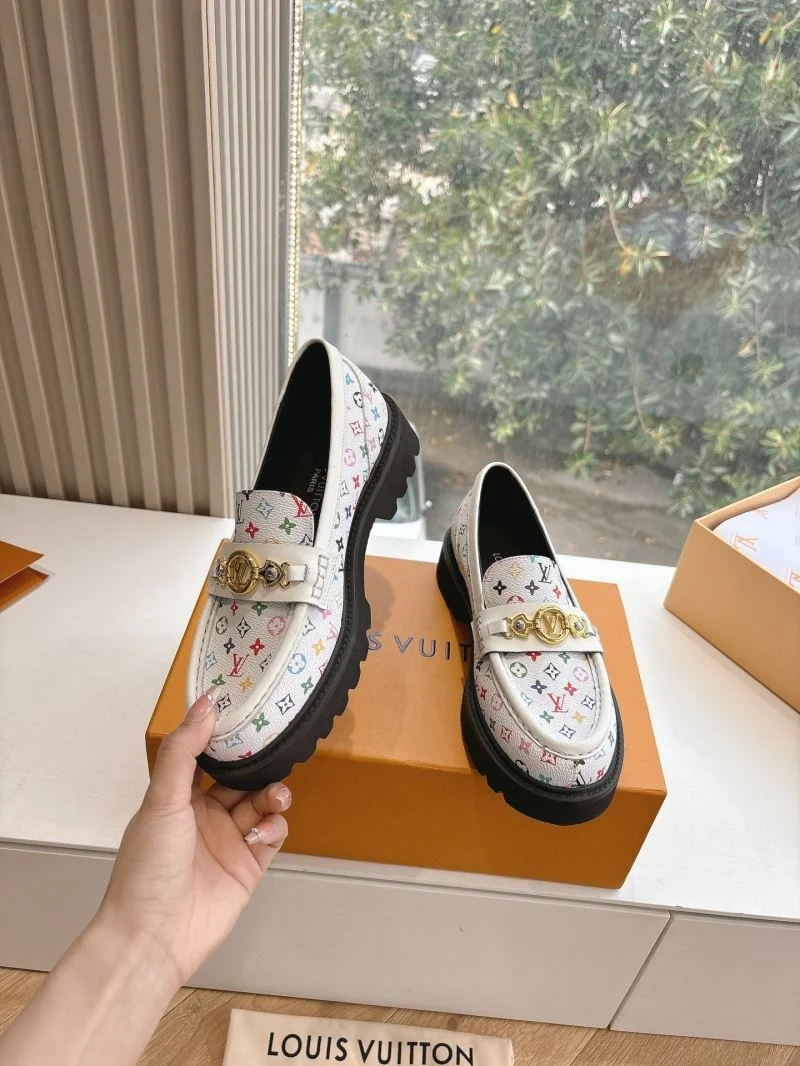 Louis Vuitton Low Shoes Practical 31947
