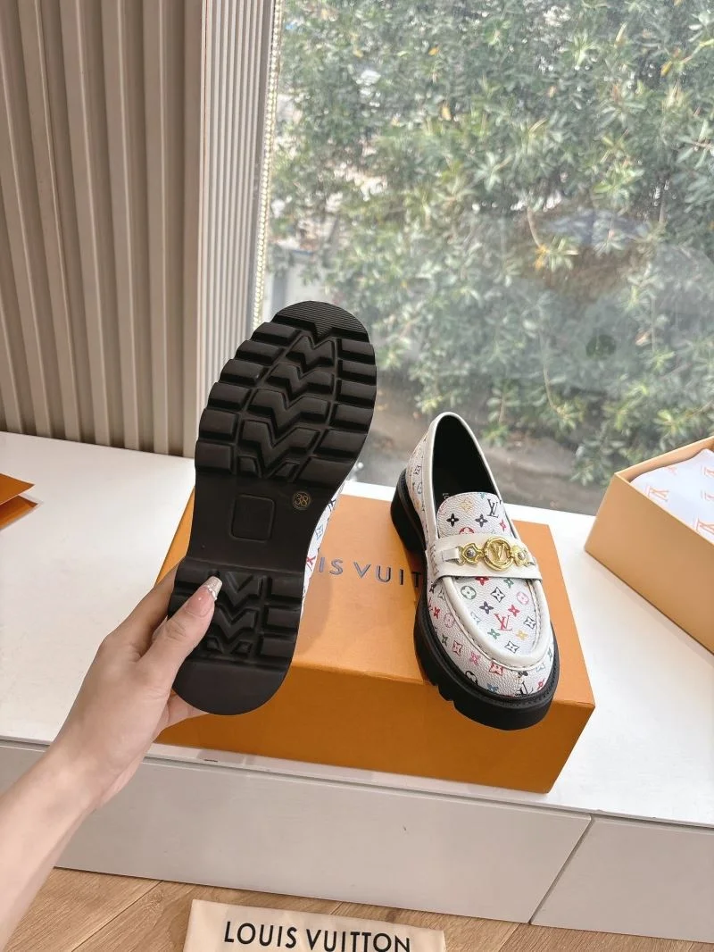 Louis Vuitton Low Shoes Practical 31947