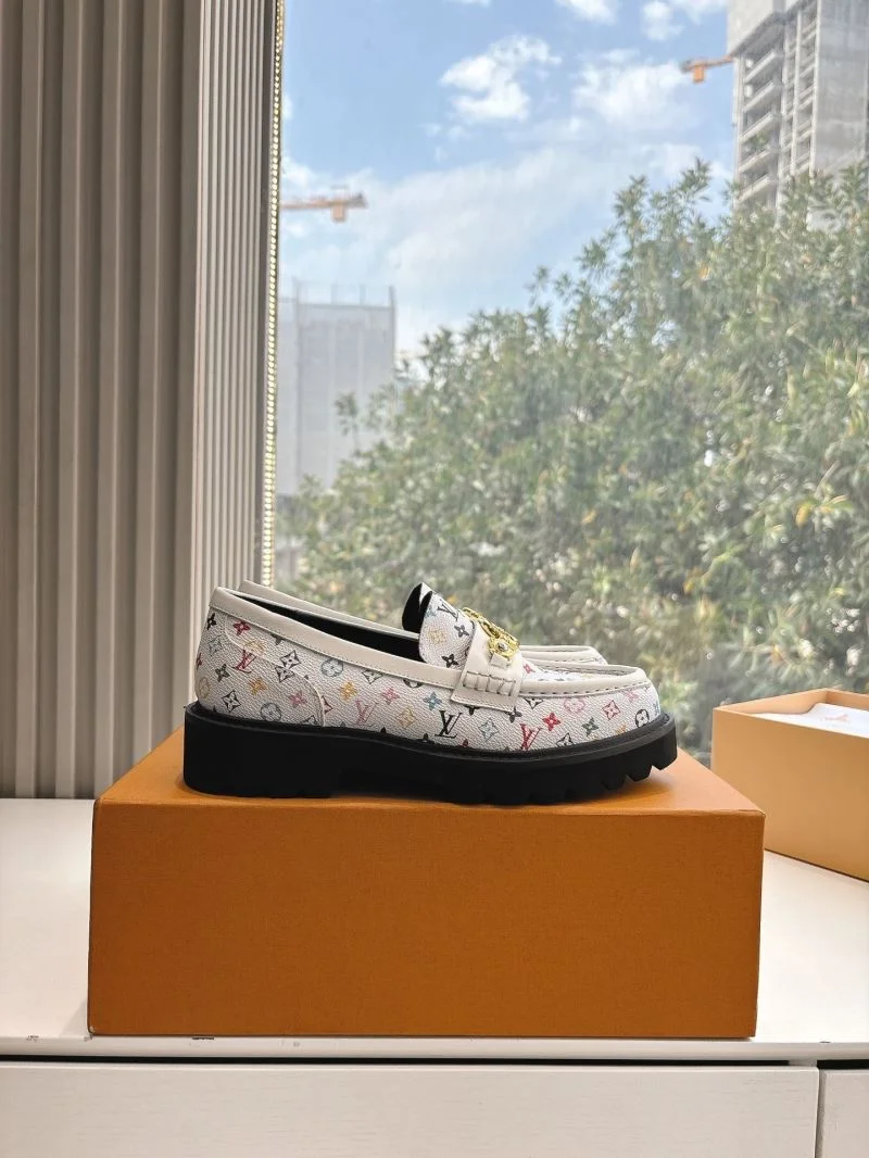 Louis Vuitton Low Shoes Practical 31947