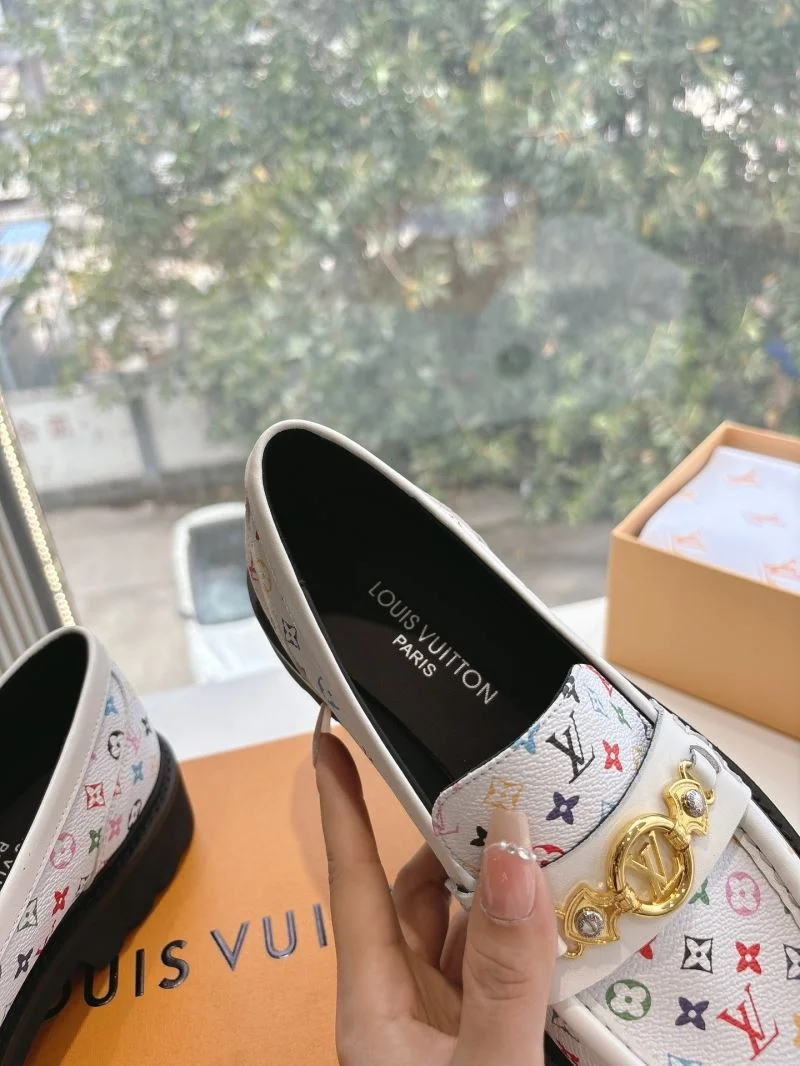 Louis Vuitton Low Shoes Practical 31947