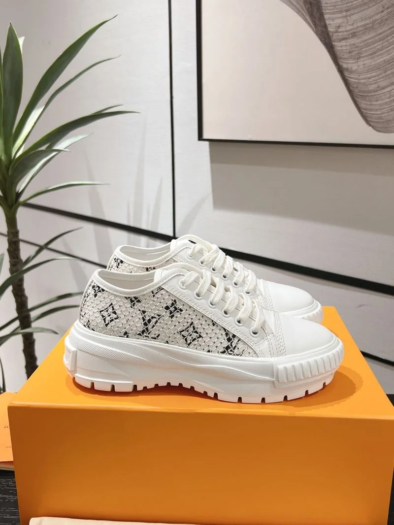 Louis Vuitton Low Shoes Sporty 31962