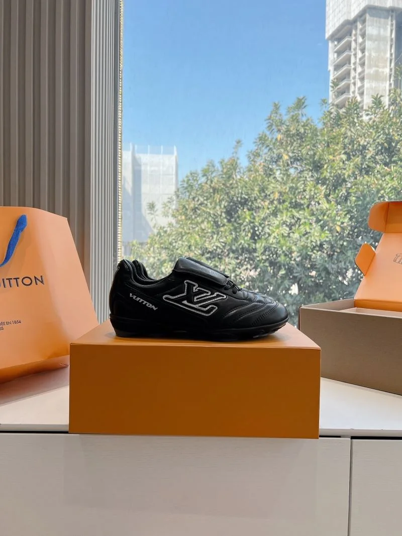 Chic Louis Vuitton Low Shoes 31931