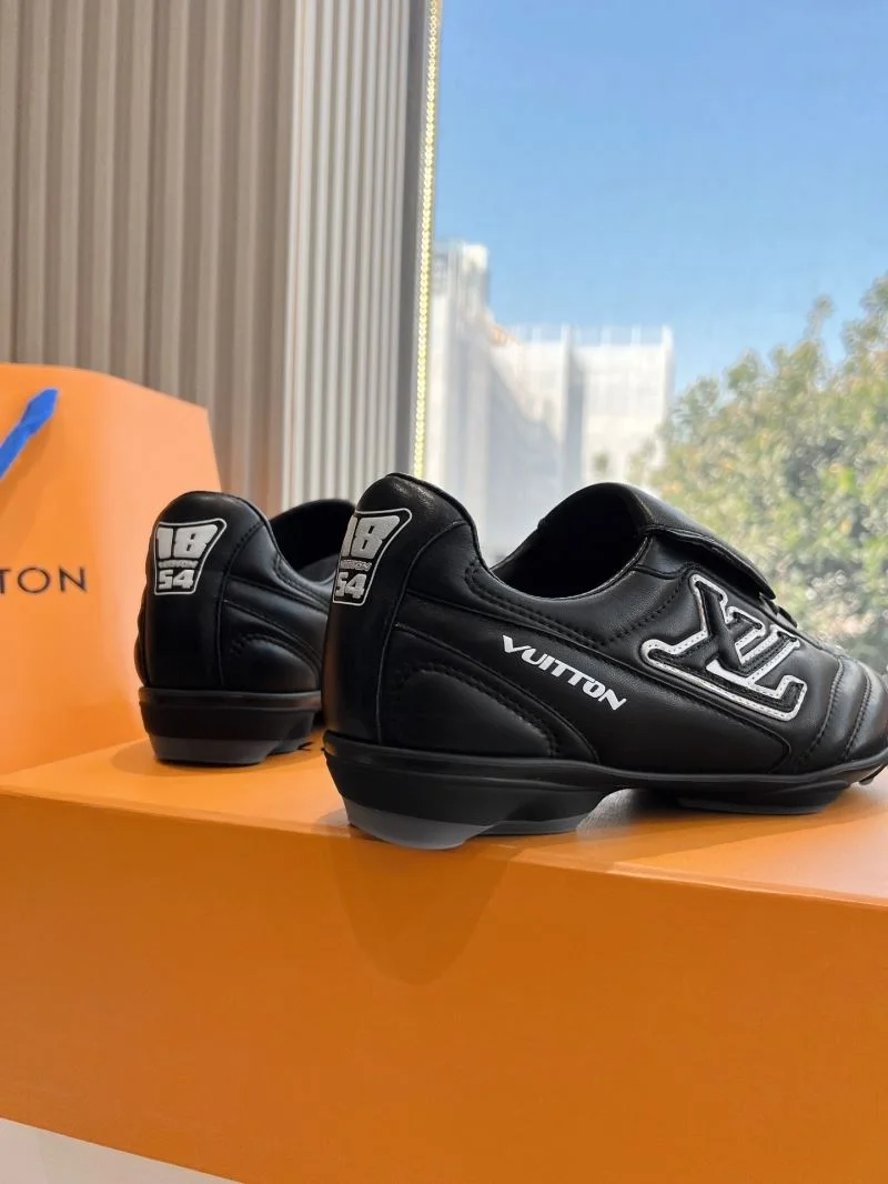 Chic Louis Vuitton Low Shoes 31931
