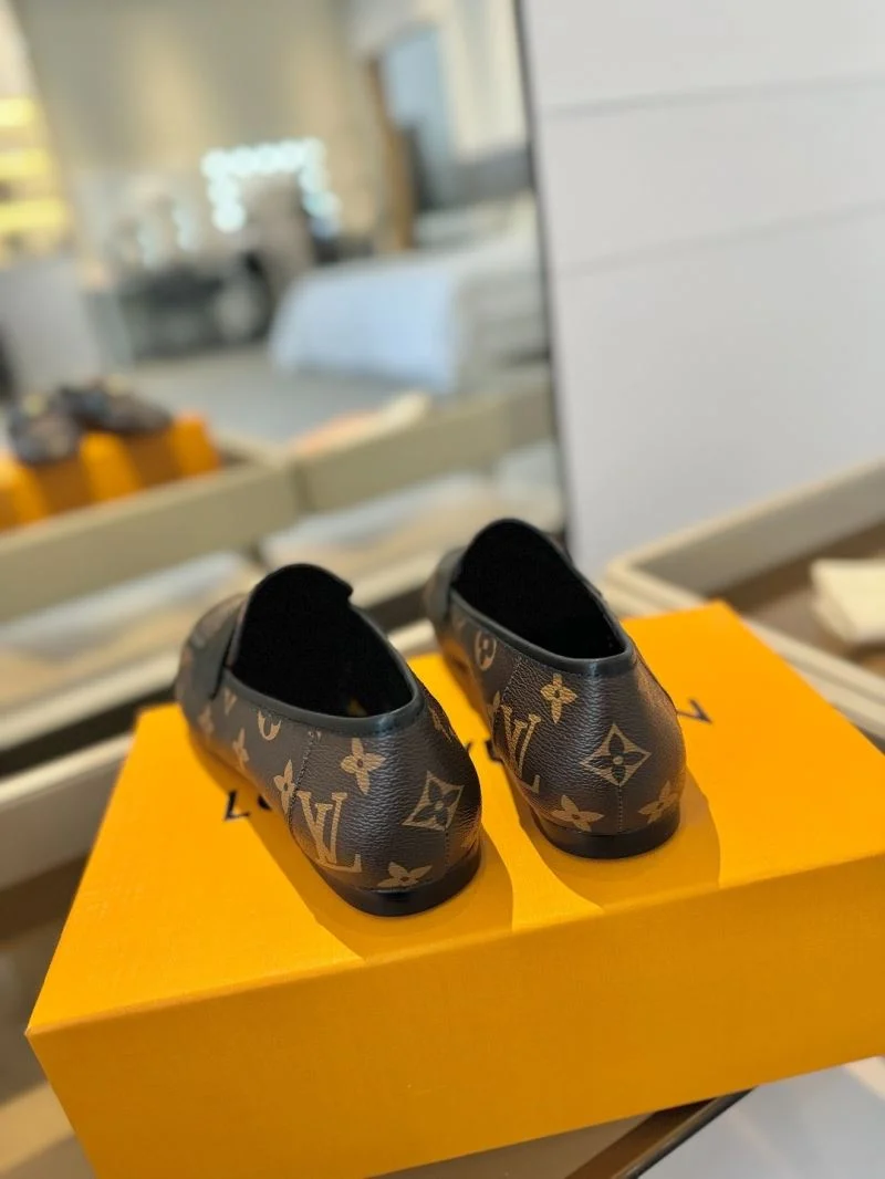 Louis Vuitton Low Shoes WrinkleFree 31936