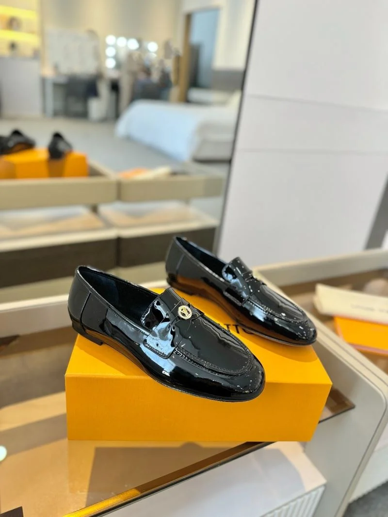 Snug Louis Vuitton Low Shoes 31930