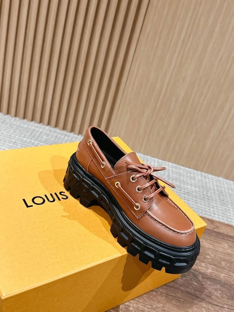 Neat Louis Vuitton Low Shoes 31935
