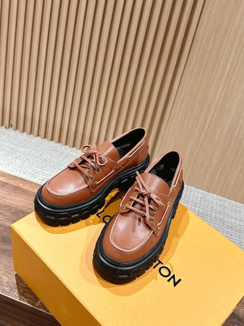 Neat Louis Vuitton Low Shoes 31935