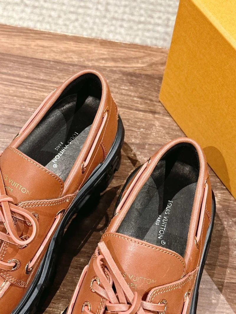 Neat Louis Vuitton Low Shoes 31935