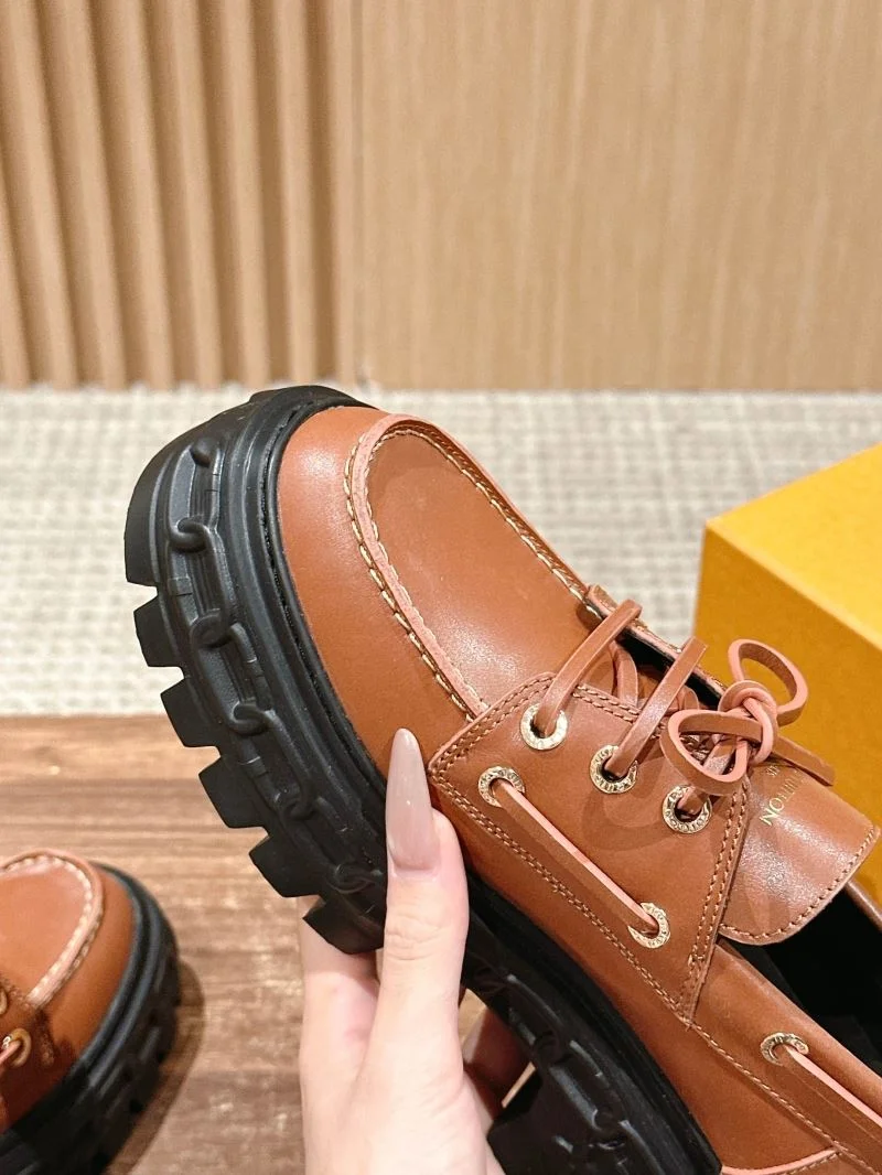 Neat Louis Vuitton Low Shoes 31935