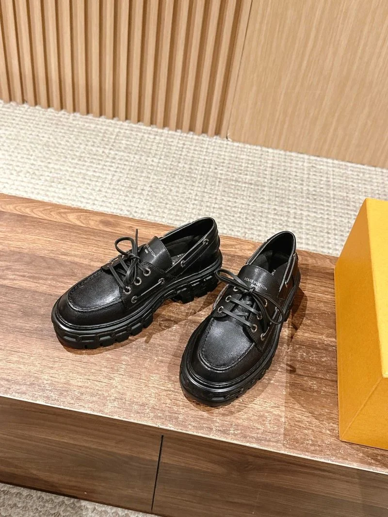 Compact Louis Vuitton Low Shoes 31927
