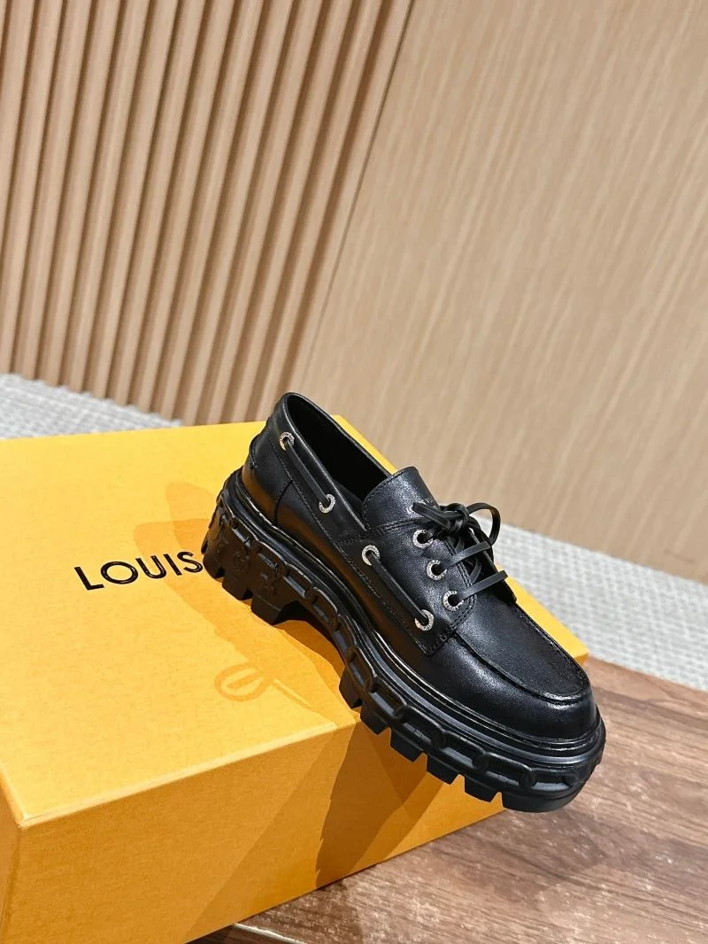 Compact Louis Vuitton Low Shoes 31927
