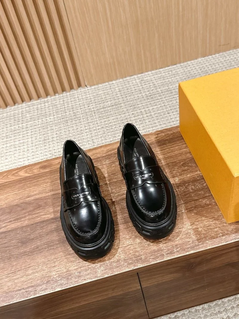 WeatherProof Louis Vuitton Low Shoes 31928