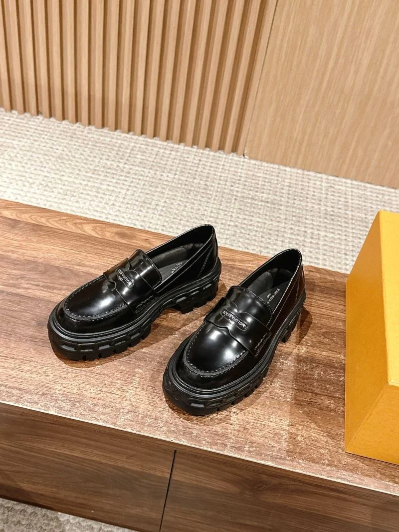 WeatherProof Louis Vuitton Low Shoes 31928