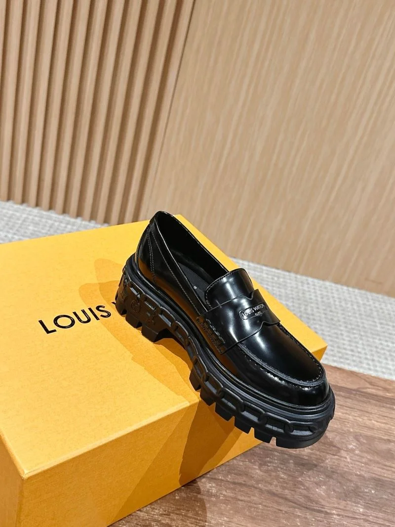 WeatherProof Louis Vuitton Low Shoes 31928