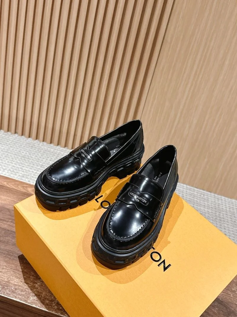 WeatherProof Louis Vuitton Low Shoes 31928