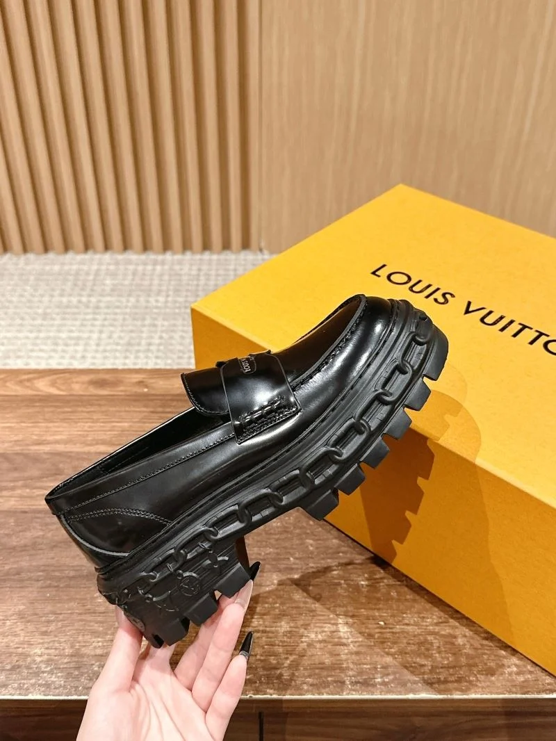WeatherProof Louis Vuitton Low Shoes 31928