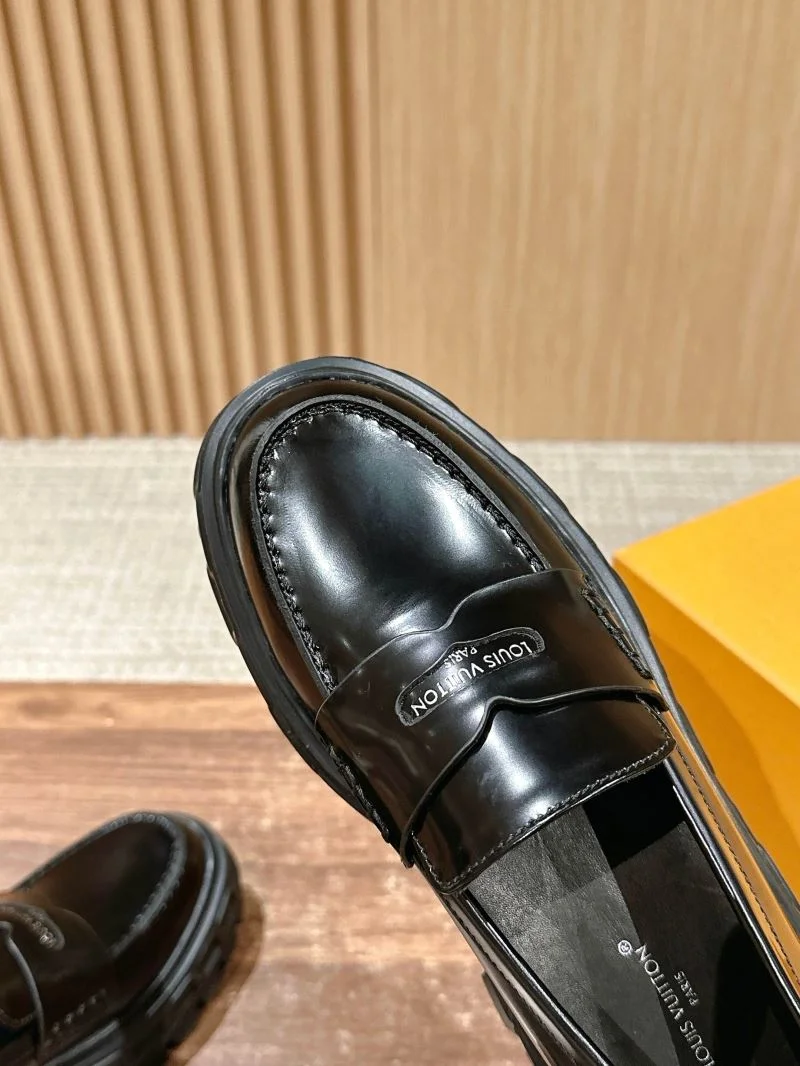 WeatherProof Louis Vuitton Low Shoes 31928