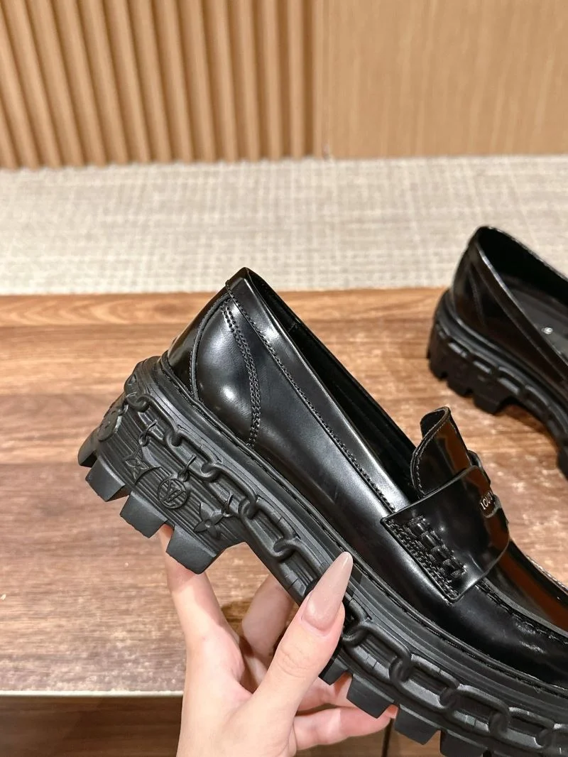 WeatherProof Louis Vuitton Low Shoes 31928