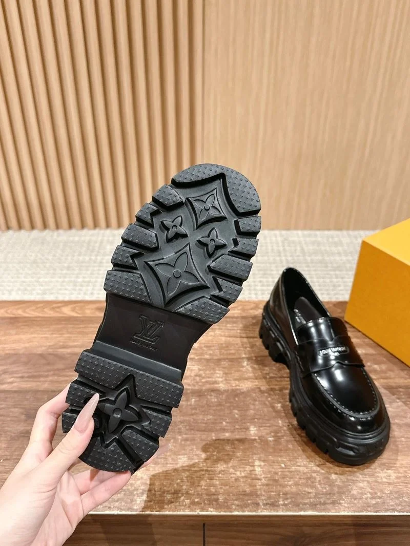 WeatherProof Louis Vuitton Low Shoes 31928
