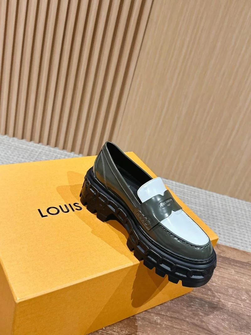 Louis Vuitton Low Shoes Sporty 31926