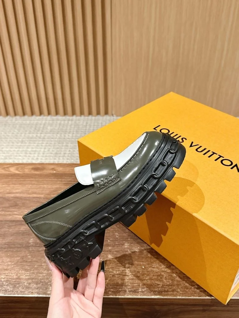 Louis Vuitton Low Shoes Sporty 31926