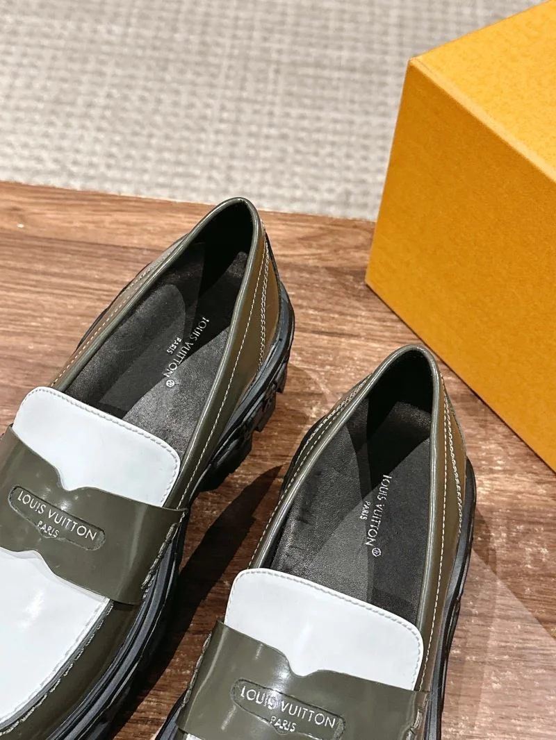Louis Vuitton Low Shoes Sporty 31926