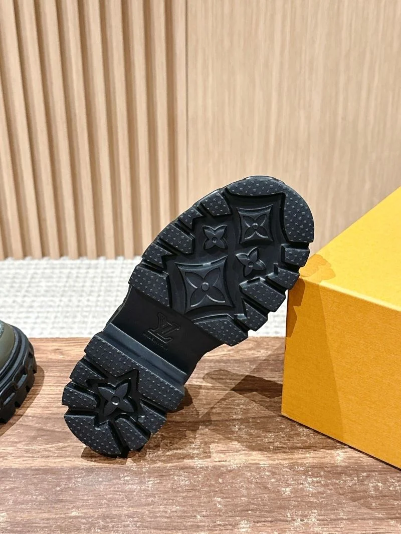 Louis Vuitton Low Shoes Sporty 31926