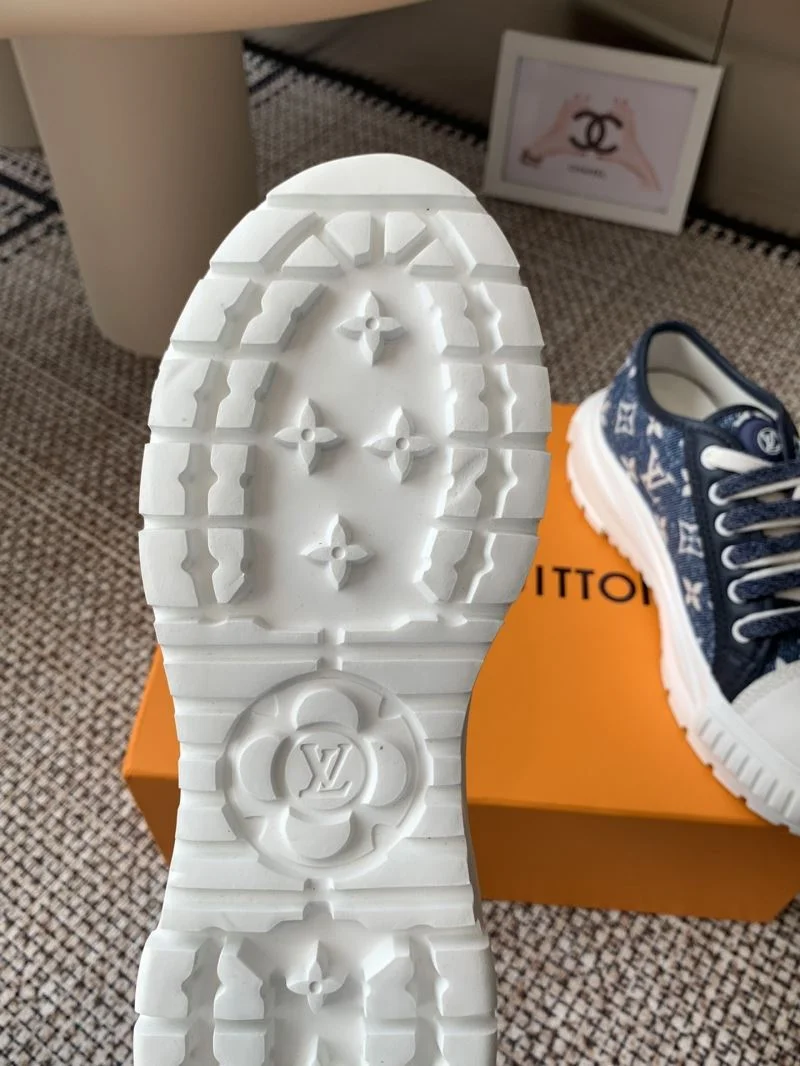 WaterResistant Louis Vuitton Low Shoes 31923