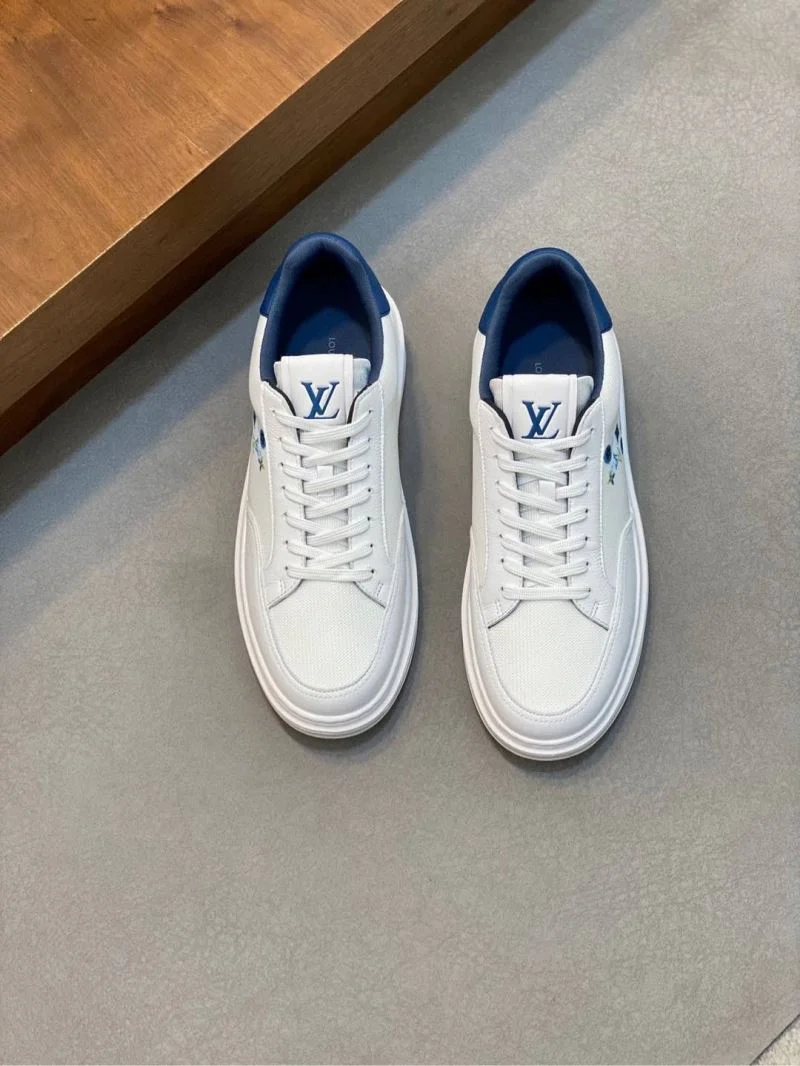 Timeless Louis Vuitton Low Shoes 32959