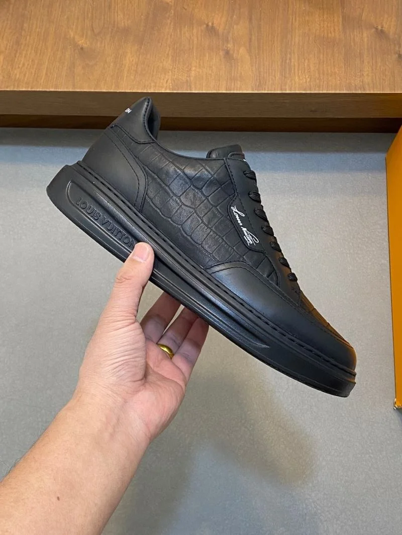 Timeless Louis Vuitton Low Shoes 32960