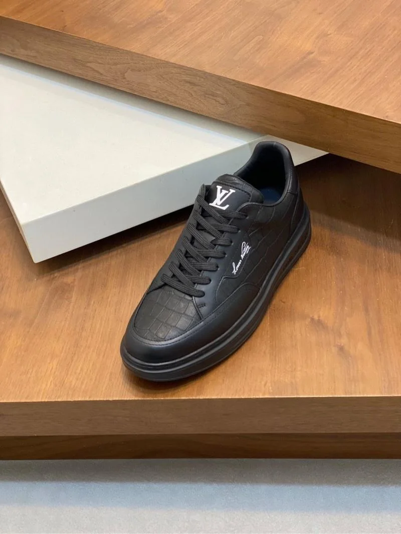 Timeless Louis Vuitton Low Shoes 32960