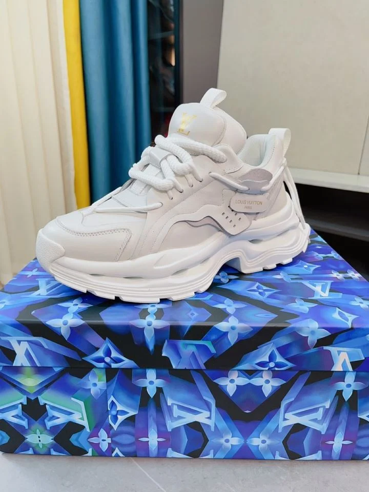 Durable Louis Vuitton Low Shoes 32958