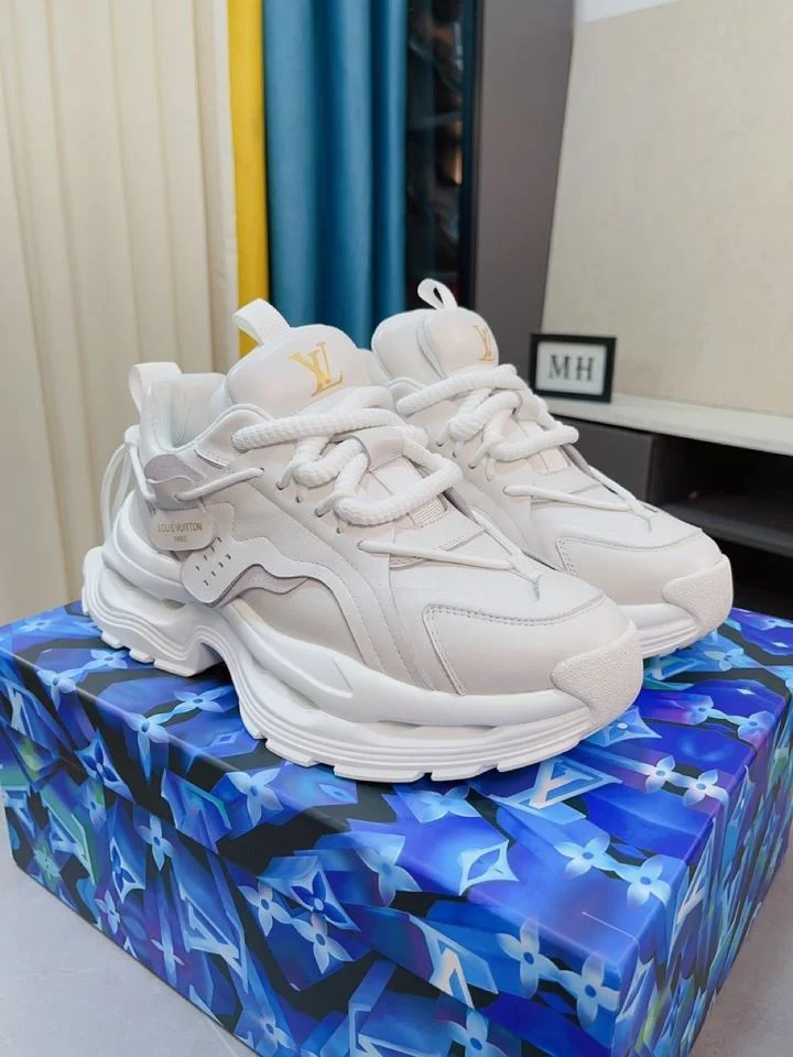 Durable Louis Vuitton Low Shoes 32958