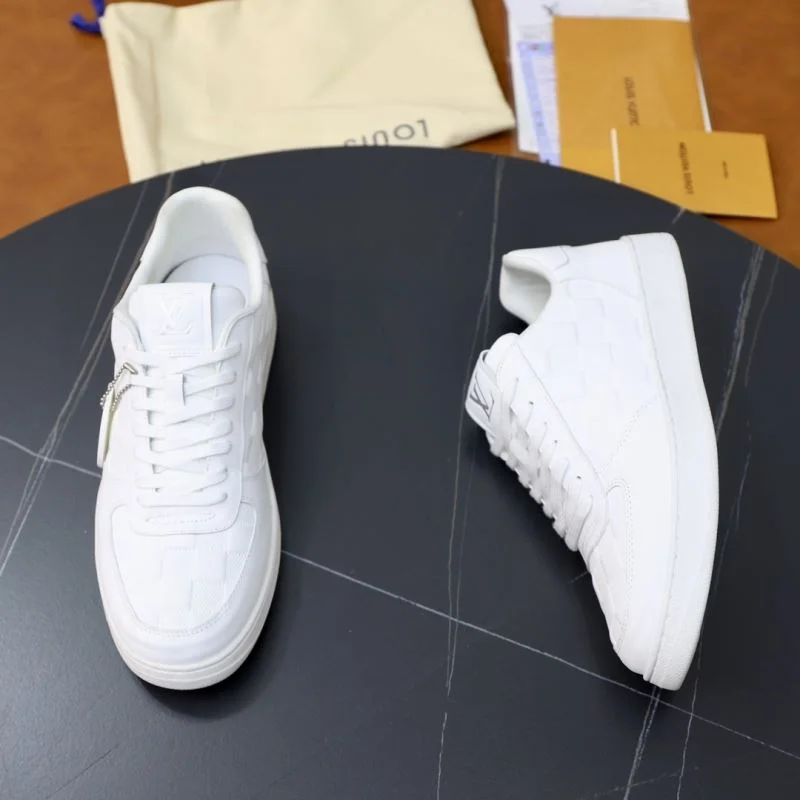 Durable Louis Vuitton Low Shoes 32945