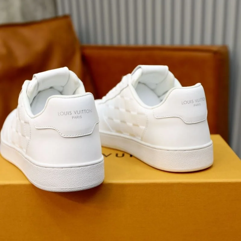 Durable Louis Vuitton Low Shoes 32945