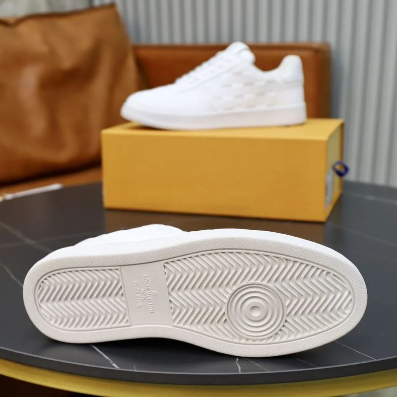 Durable Louis Vuitton Low Shoes 32945