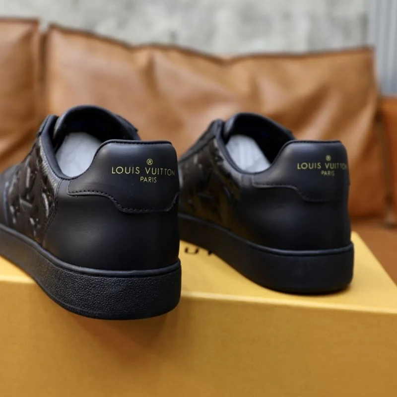 Louis Vuitton Low Shoes Unisex 32942