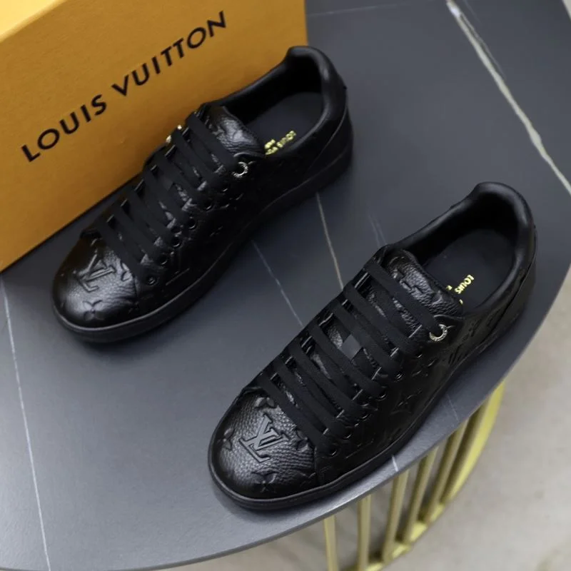 Louis Vuitton Low Shoes Chic 32926