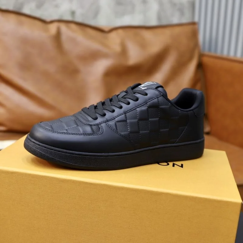 Louis Vuitton Low Shoes Youthful 32922