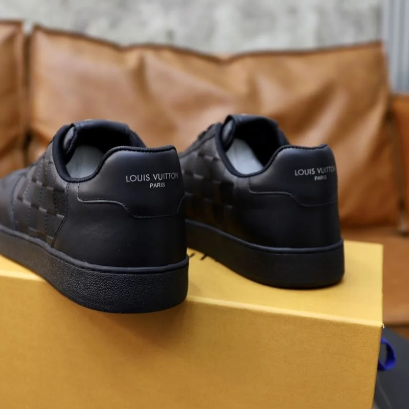 Louis Vuitton Low Shoes Youthful 32922